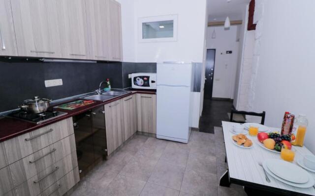 Stay Inn Apartments at Saryan Street