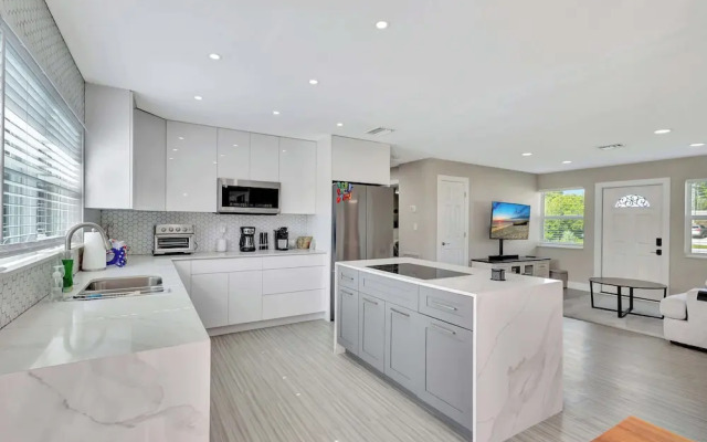 Sunshine Villa w/ Private Pool