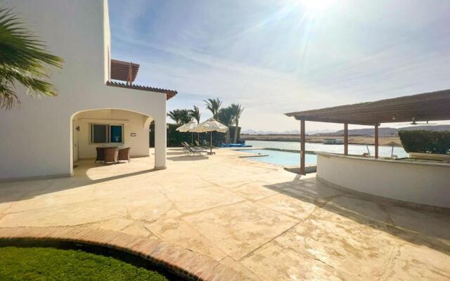 Luxury 4 bedroom villa with a heated pool