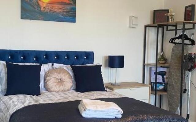 Bv Cosy Studio Eleven At Deighton Huddersfield