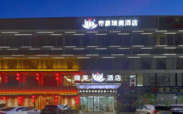 Royal Hotel
