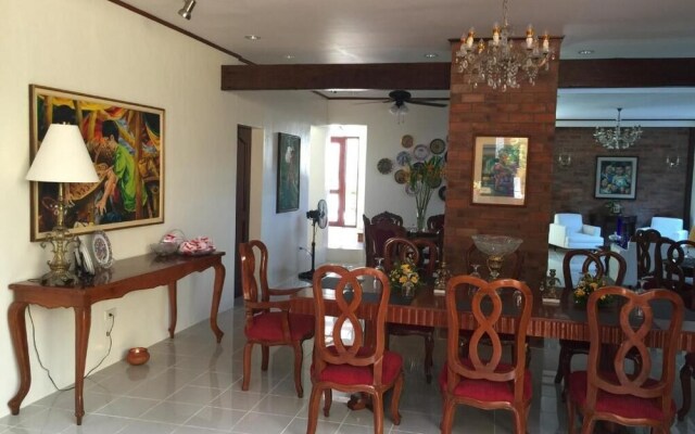 Casa Roces Bed and Breakfast