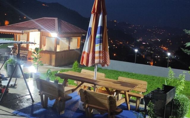 Sama House