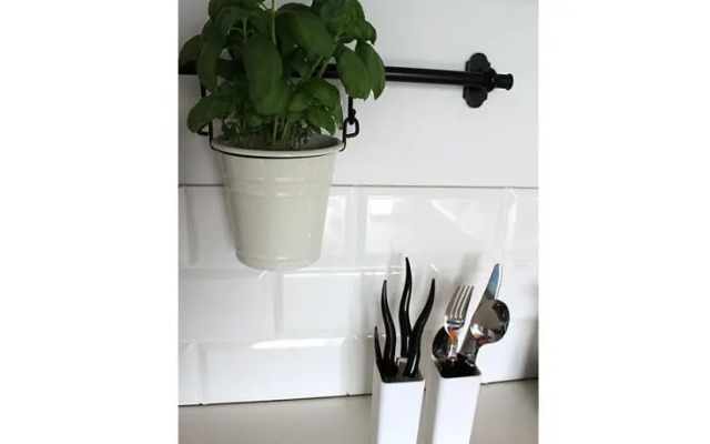 Yellow Peaked Shoe Apartment