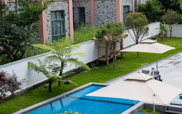 Tengchong Wonderlan Jibian Sanshe • Garden Mountain View Hot Spring • Villa Boutique Stay – Pool – Baoshan