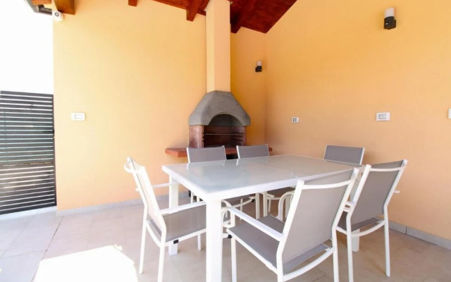 Modern Villa With Private Pool and Garden