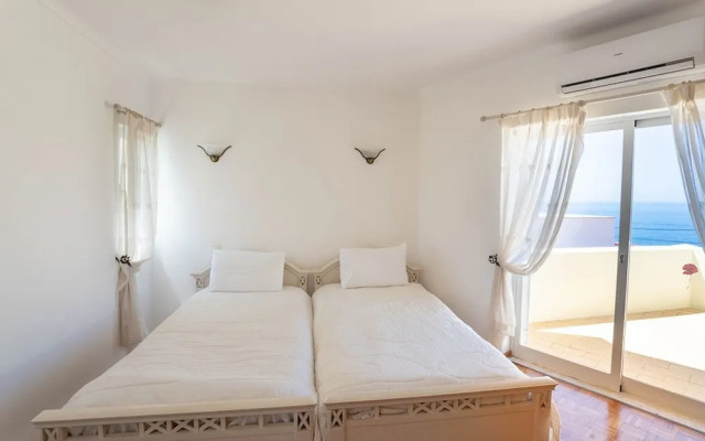 Silver Beautiful 4 Bedroom Vila Just Steps TO TH