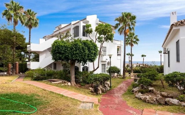 Amazing Pool and Garden Apartment by Costarentals - Ref 253