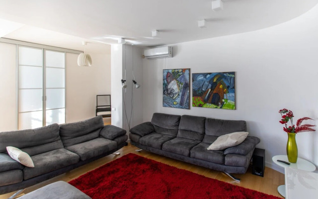 Donatella Home
