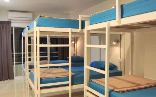 Ananas Phuket Central Hostel