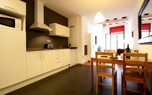 Liceu Apartments by gaiarooms