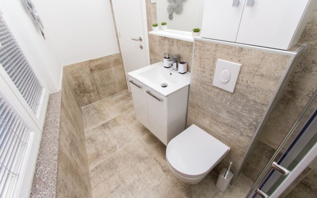 Park Plaza Suites