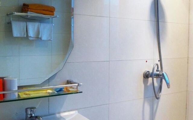 Dongsi Hotel Beijing (Near  Wangfujing)