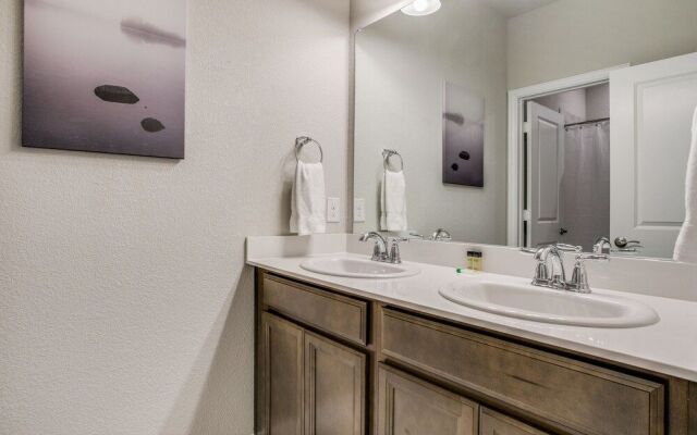 Beautiful furnished 3 bedroom Allen Home