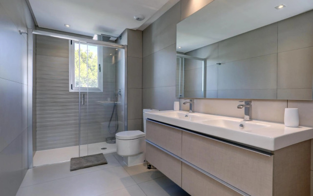 New Modern 3 Bed Apartment Puerto Banus