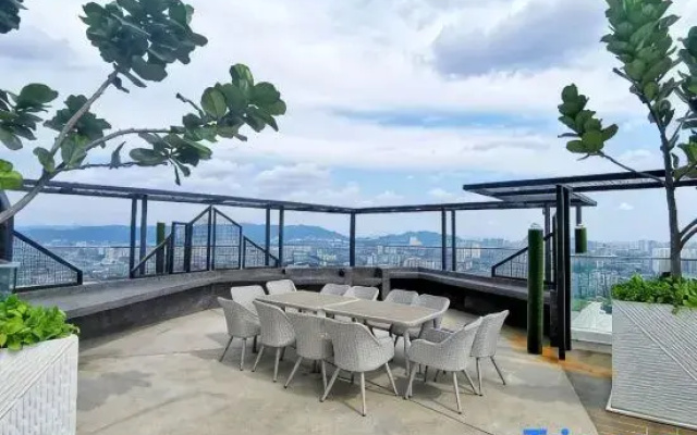 Reizz Residence | 2 BDR, 2 BATH, with Balcony