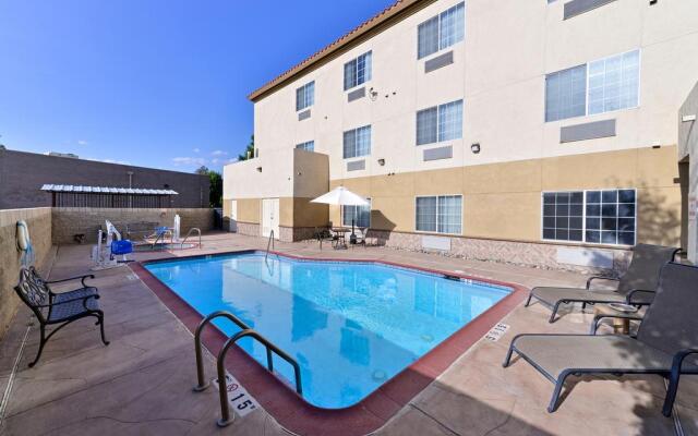 Comfort Suites Bakersfield