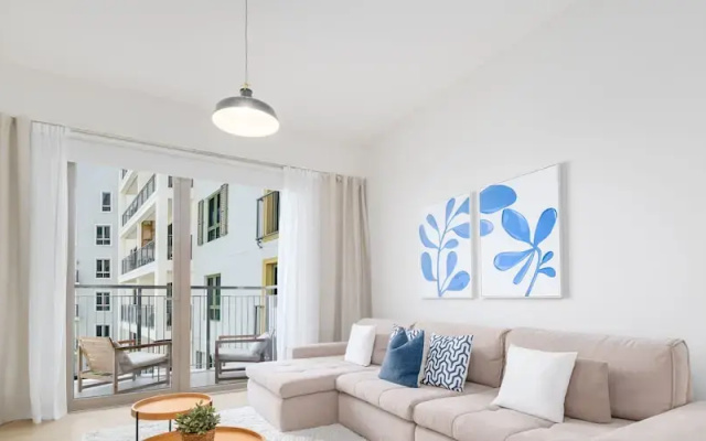 LUX  The Le Pont Sea View Suite