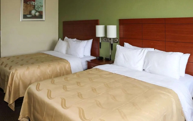 Econo Lodge East