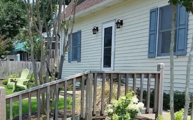 King Charles Avenue 404 #4