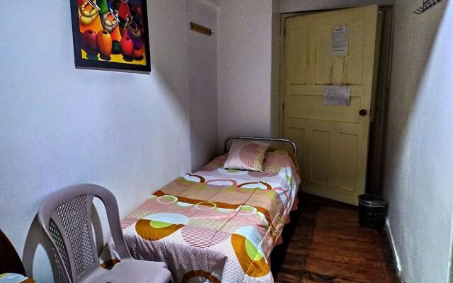 Hostal Latitud Ecuem