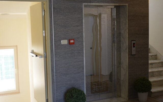 Arman Hotel Suites