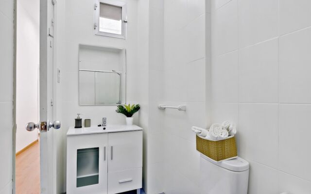 Del Parque Flats - Alvarez