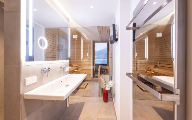 Lakefront Suite 148 by we rent