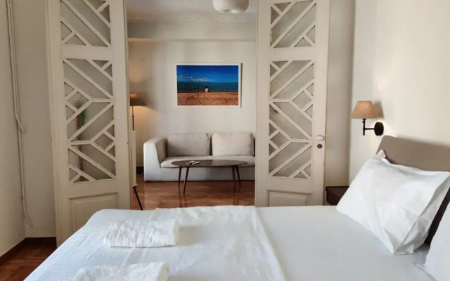 Stylish 1BR Apt With Retro Kitchen View Balcony