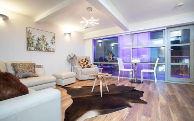 Live in Leeds Millenium Square Apartment