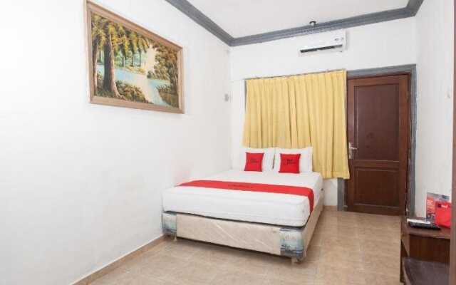 RedDoorz @ Jalan Dukuh Kupang Surabaya