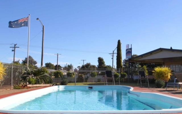 Crossroads Motel – Pool – Cobar