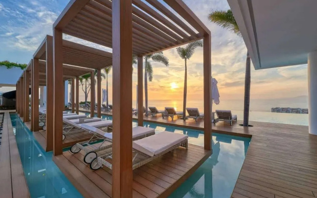 Soho PV Stunning Views Luxury Heated Rooftop Pool