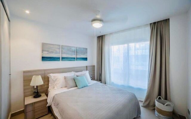 Luxurious Pent House Steps From The Beach C4