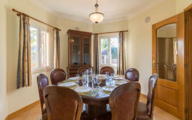 Villa - 4 Bedrooms with Pool and WiFi - 102546