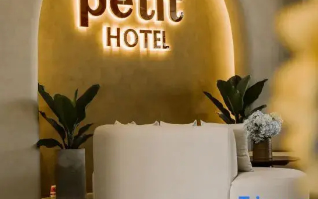 Petit Hotel