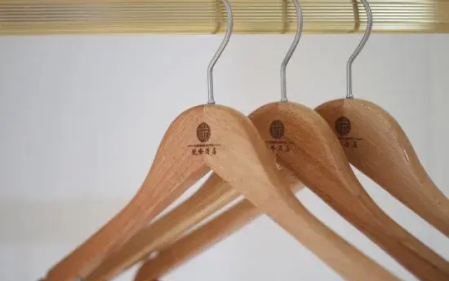 Yuefeng Hotel (Yangjiang Bus Terminal, Wal-Mart)