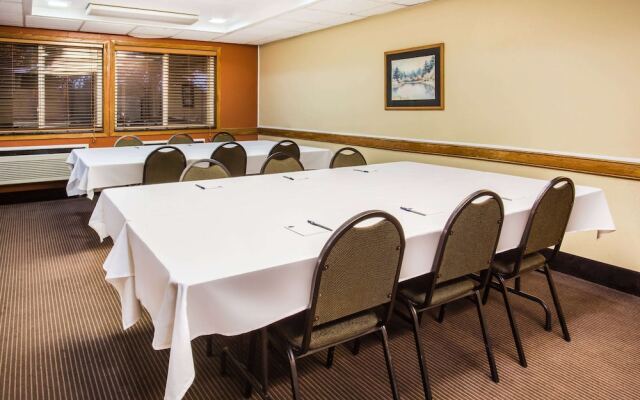 Americinn - Menomonie