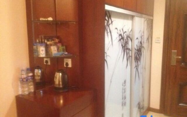 Yifeng Business Motel