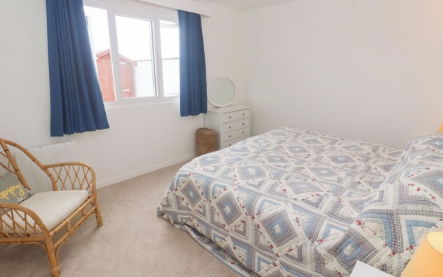 Flat 2, Moonrakers
