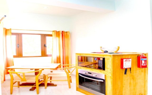 One bedroom appartement at Au cap 100 m away from the beach with enclosed garden and wifi