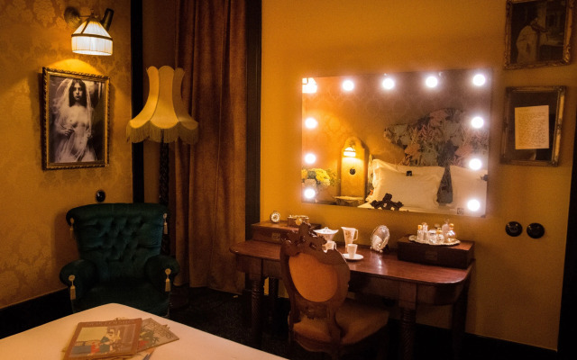 Pensão Amor Madam’s Lodge