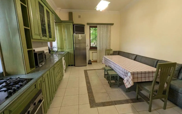 Star Apartment (Star Apartment)