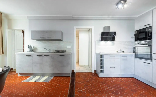 Large 3 Bdr Old Town - AC