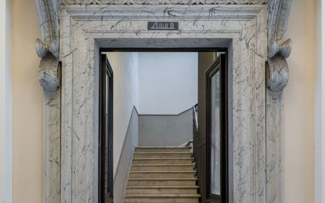 Glance In Rome