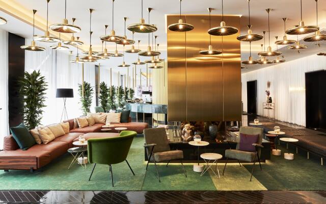 Roomers Munich, Autograph Collection