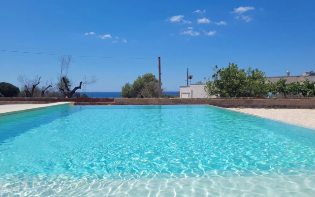 Villa Pescoluse With Pool and Sea View