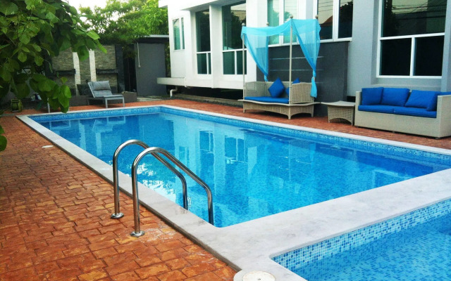 Crystal Suites Suvarnabhumi Airport