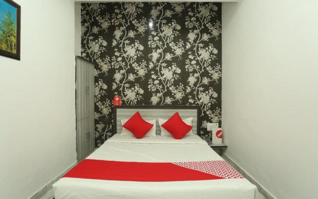 OYO 8607 Hotel Sky Inn