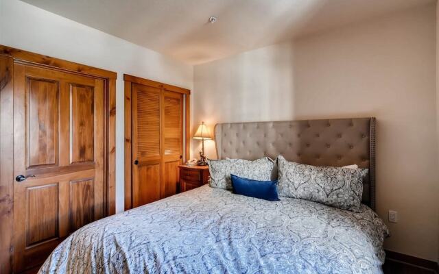 1 Bedroom Mountain Condo Located in Historic Downtown Breckenridge Near Shopping, Dining, and Restaurants